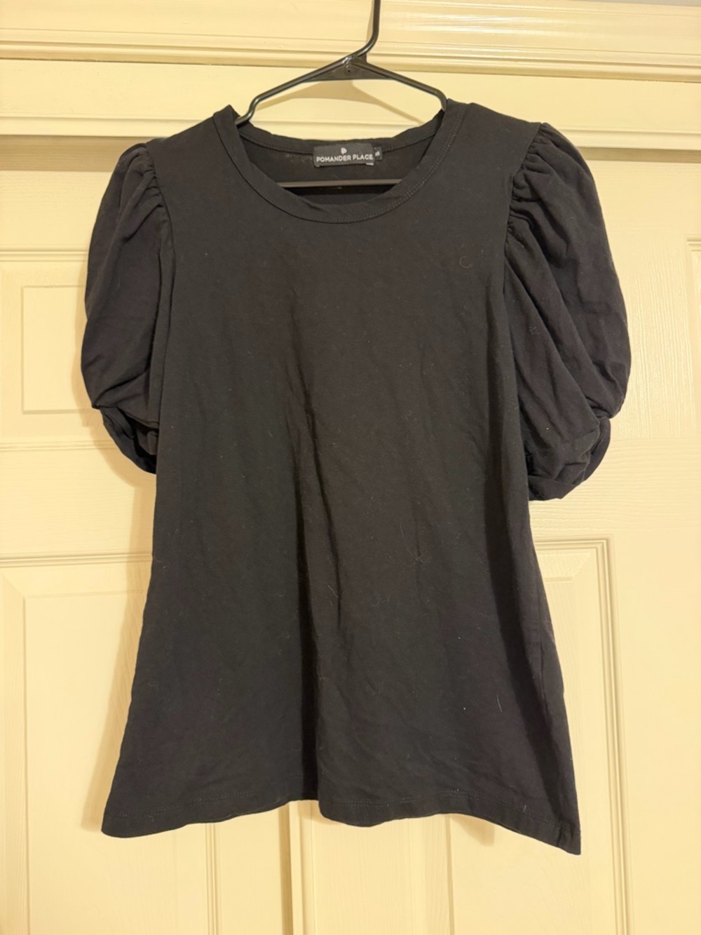 POMANDER PLACE Black Vesty Puff Short Sleeve Crewneck